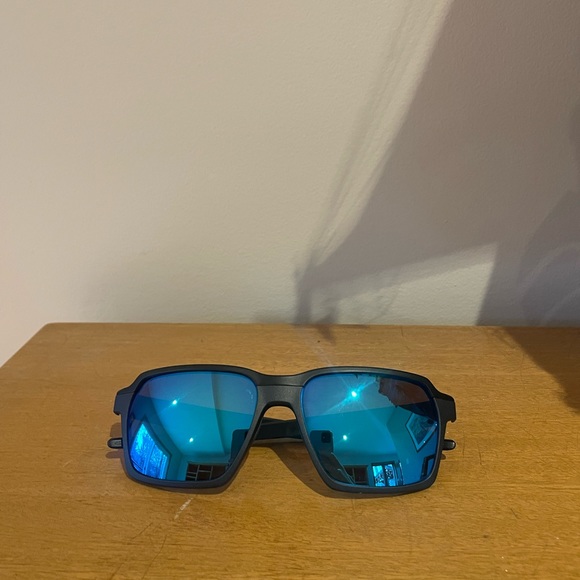 Men’s Oakley Parlay sunglasses - Picture 8 of 9